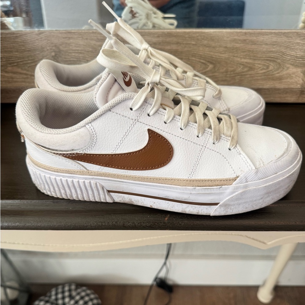 Nike court legacy lift